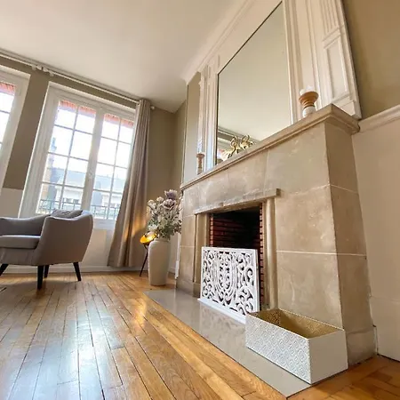 Chic, 3 Chambres, Hyper Centre-ville, Parking Payant Διαμέρισμα *